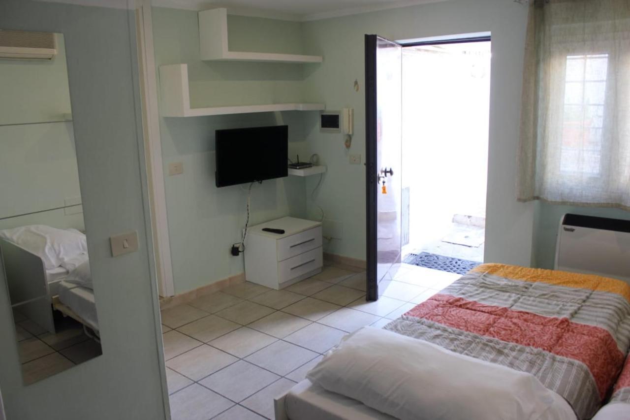 Relais Maria Luisa Locazione Turistica Di Simona Capaccio Bed and Breakfast Fiumicino Buitenkant foto